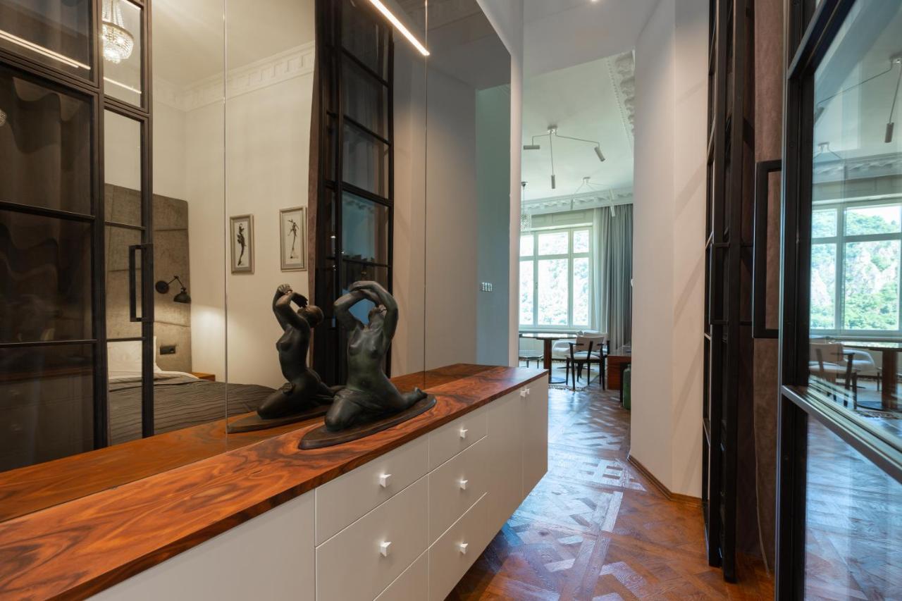 Apartment Designer Dream With Stunning View