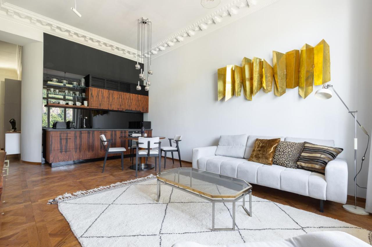 Designer Dream With Stunning View Apartment *