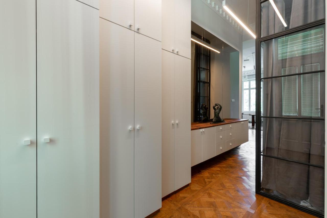 Designer Dream With Stunning View Apartment *